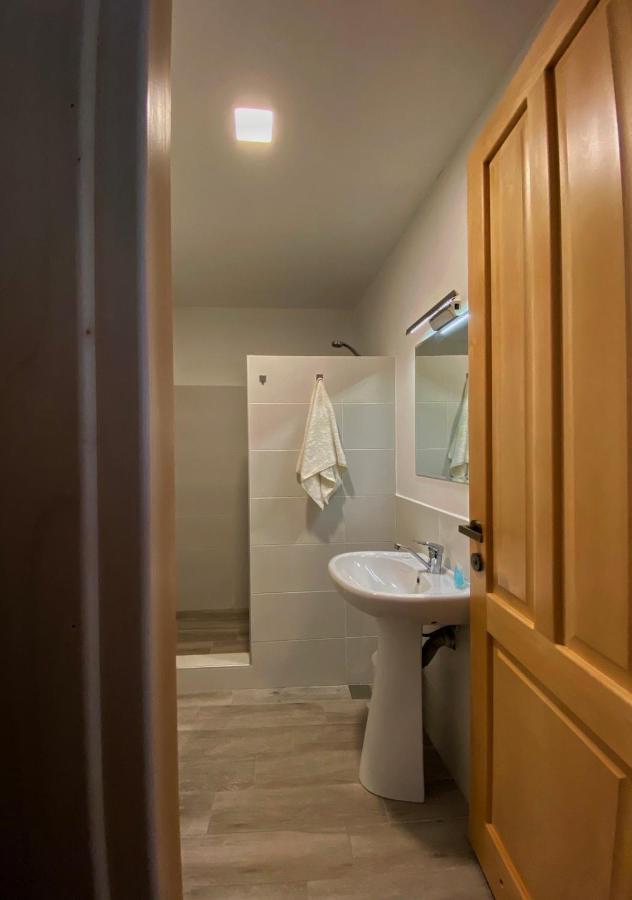 Beko'S Garden Inn Местія Екстер'єр фото