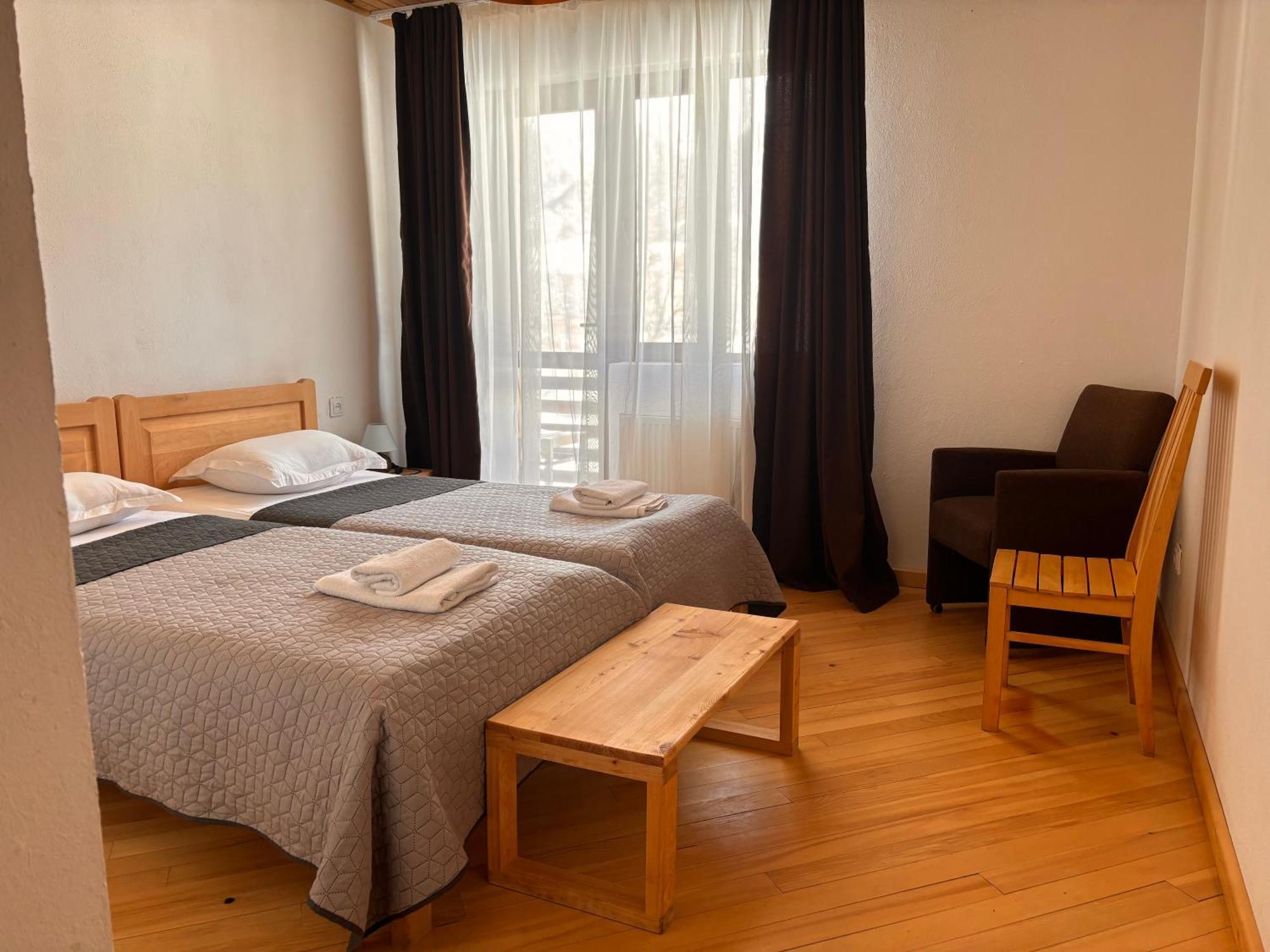 Beko'S Garden Inn Местія Екстер'єр фото