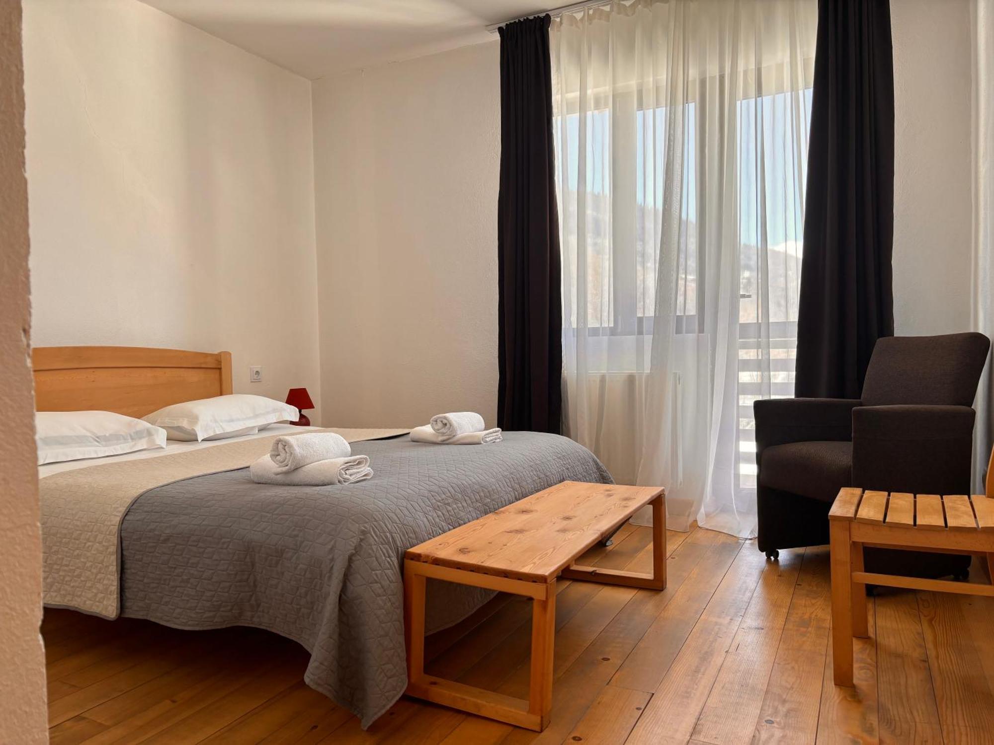 Beko'S Garden Inn Местія Екстер'єр фото