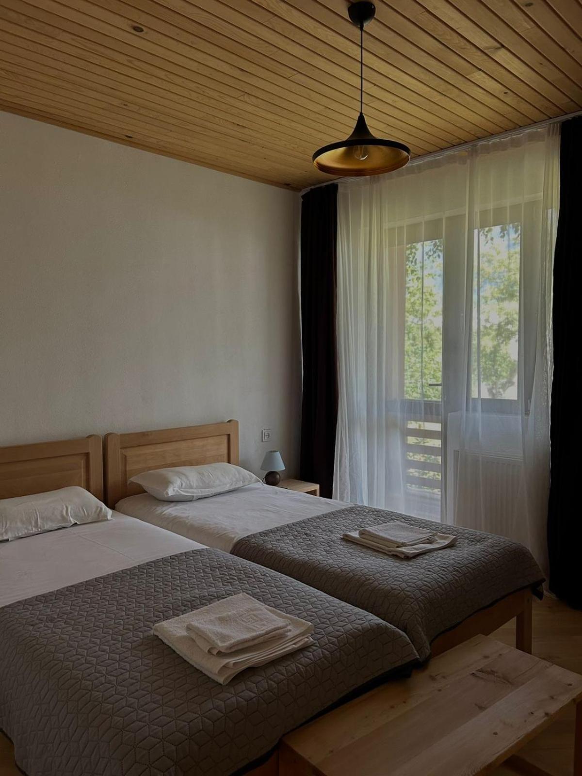 Beko'S Garden Inn Местія Екстер'єр фото