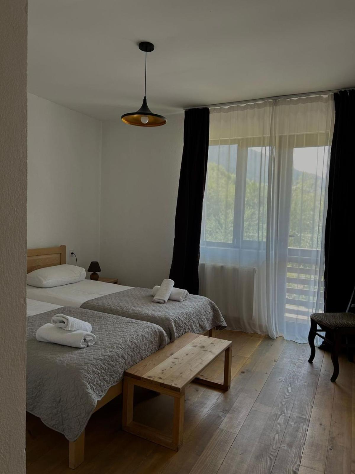 Beko'S Garden Inn Местія Екстер'єр фото