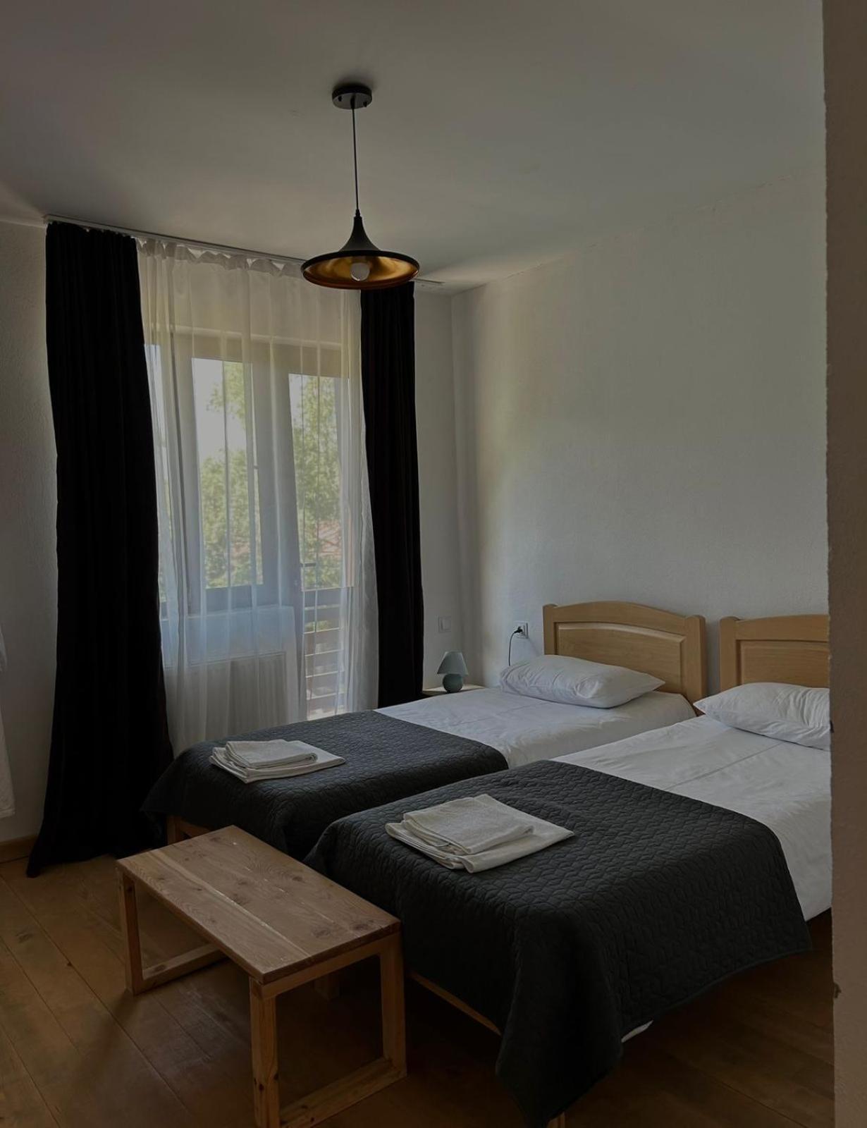 Beko'S Garden Inn Местія Екстер'єр фото