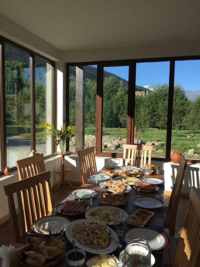 Beko'S Garden Inn Местія Екстер'єр фото